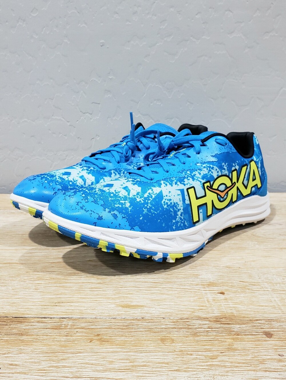 HOKA Women's Crescendo XC Spikeless Racing Flats (10.5/9 Men's) Blue/Yellow